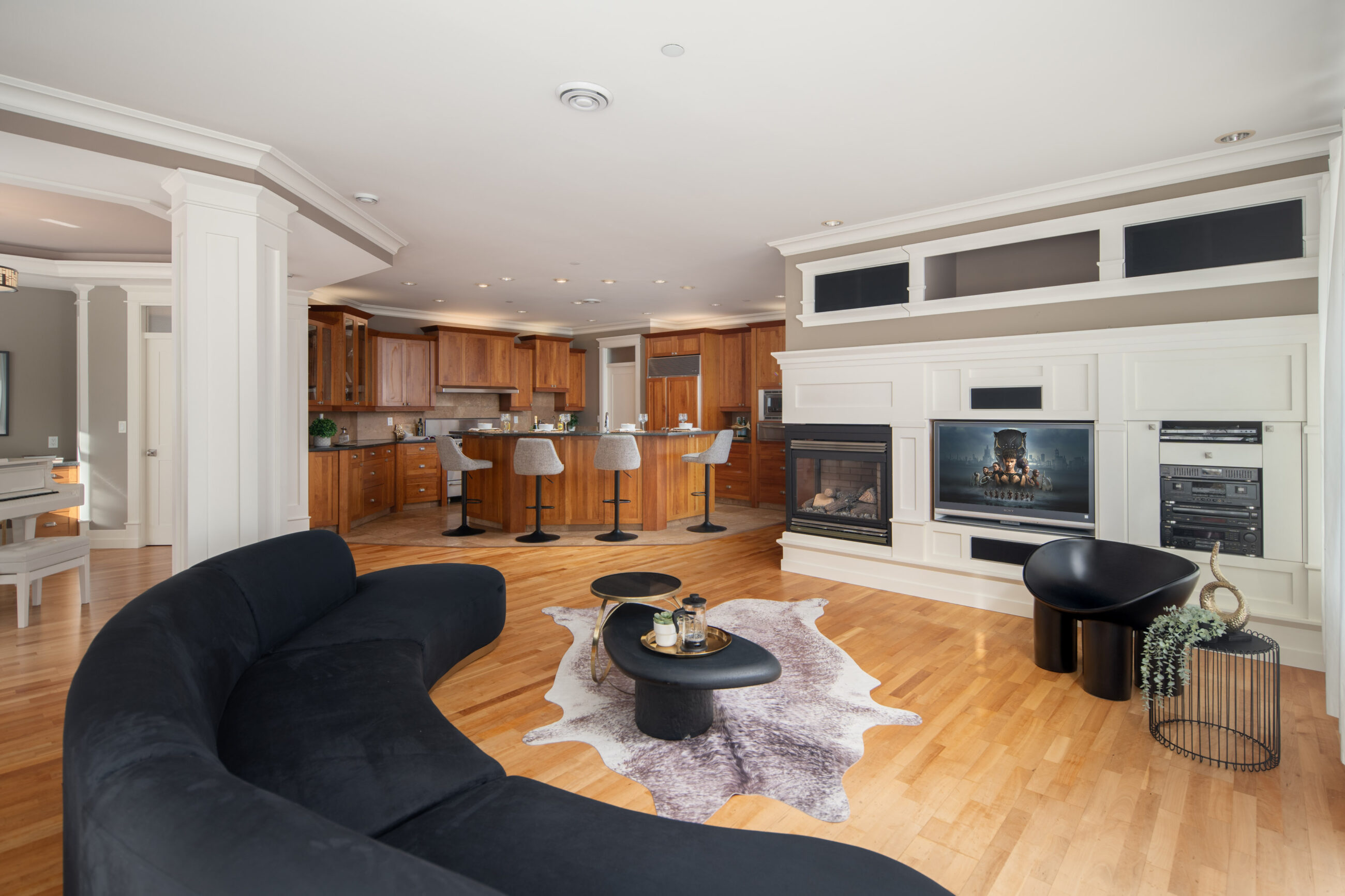 CUSTOM GORGEOUS HOME WITH PANORAMIC VIEW -- 2291 Orchard Ln, West Vancouver